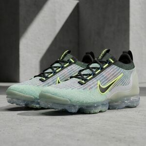 Nike VaporMax Flyknit in Green and Black 11
